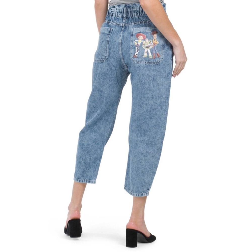 Zara Light Blue Cropped Mom Jeans with Cartoon Back-Pocket Patch